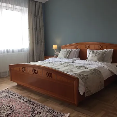 Апартаменти Kiem Premium Apartments
